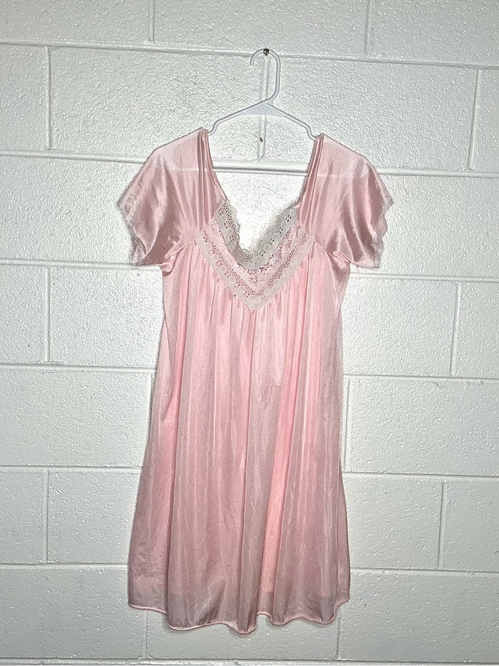 < Vintage Pink Lace Trimmed Delicate Nylon Nightgown >